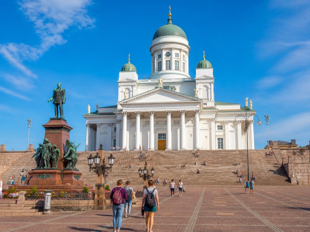 Biała katedra luterańska w Helsinkach na Placu Senackim
